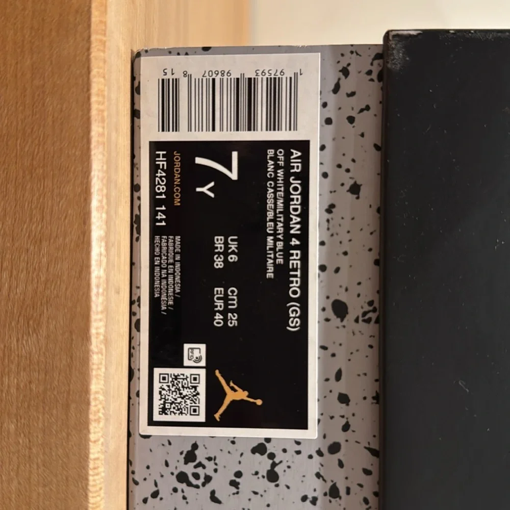 Air Jordan 4 Retro - Picture 3 of 7